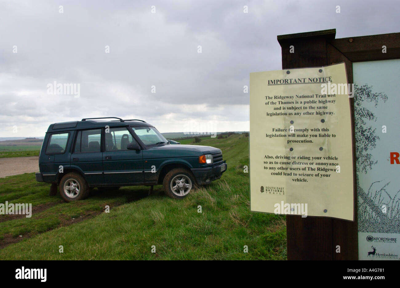 Land Rover Discovery 4x4 pictured on The Ridgeway National Trail byway ...