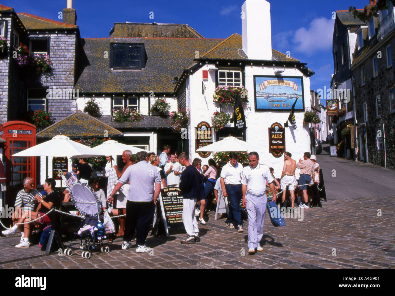The Sloop public house adjacent St Ives harbour Cornwall number 1689 Stock Photo