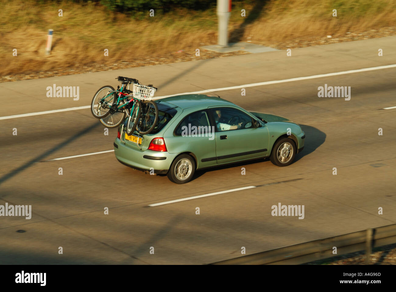 M25 motorway car with cycle rack Stock Photo