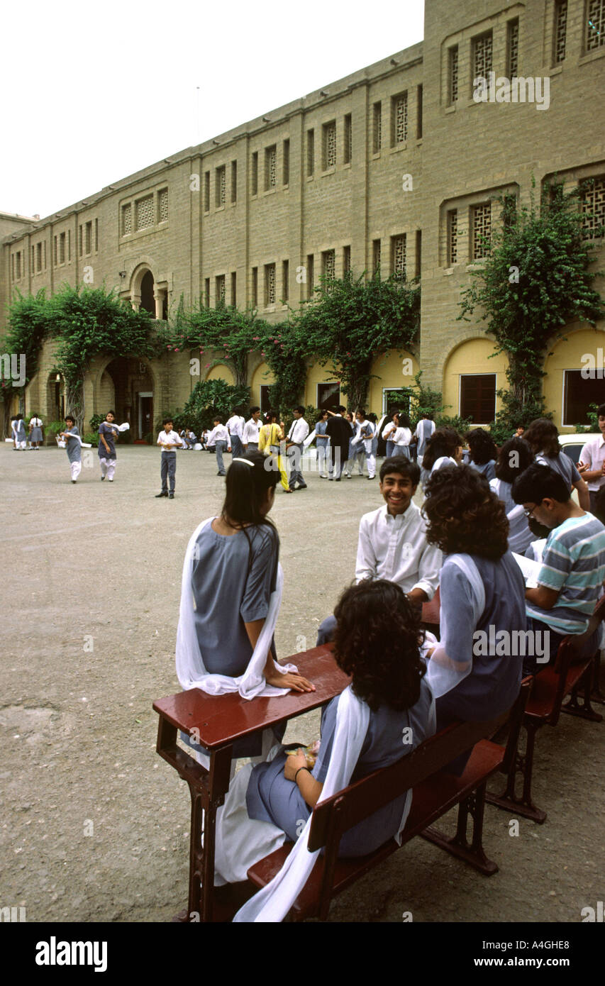 Pakistan Sind Karachi Saddar Karachi Grammar School children in middle