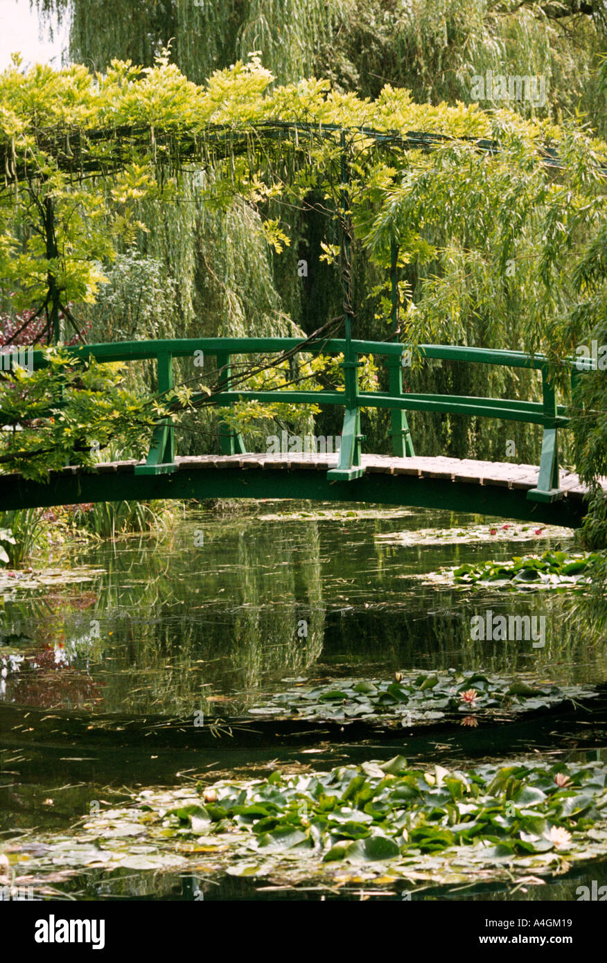 garden giverny japanese bridge hires stock photography and images Alamy