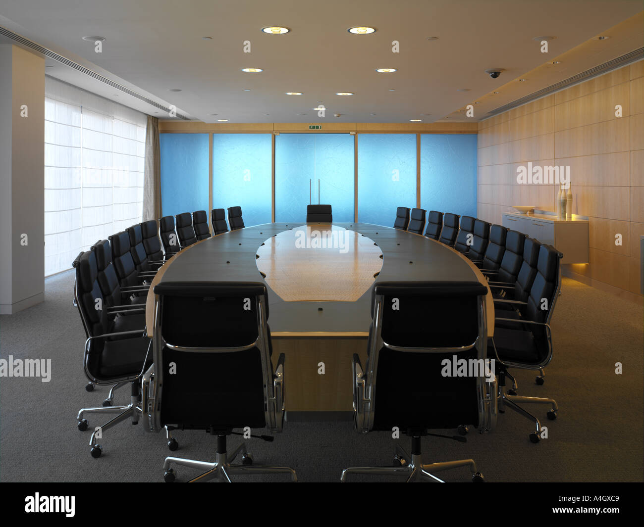 Barclays canary wharf room hi-res stock photography and images - Alamy