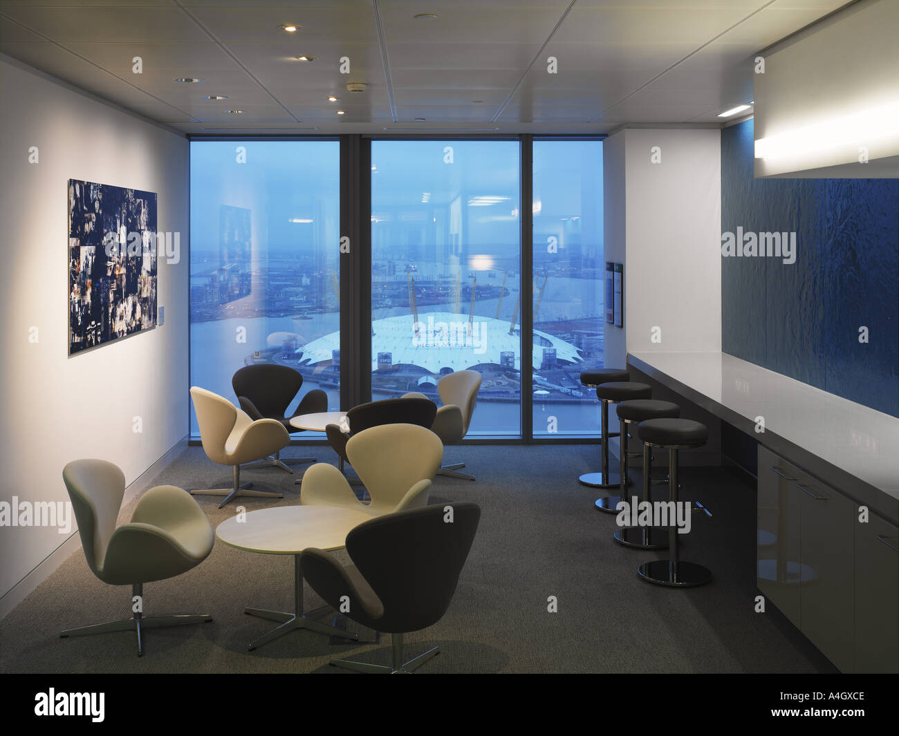 Barclays canary wharf interior hi-res stock photography and images - Alamy