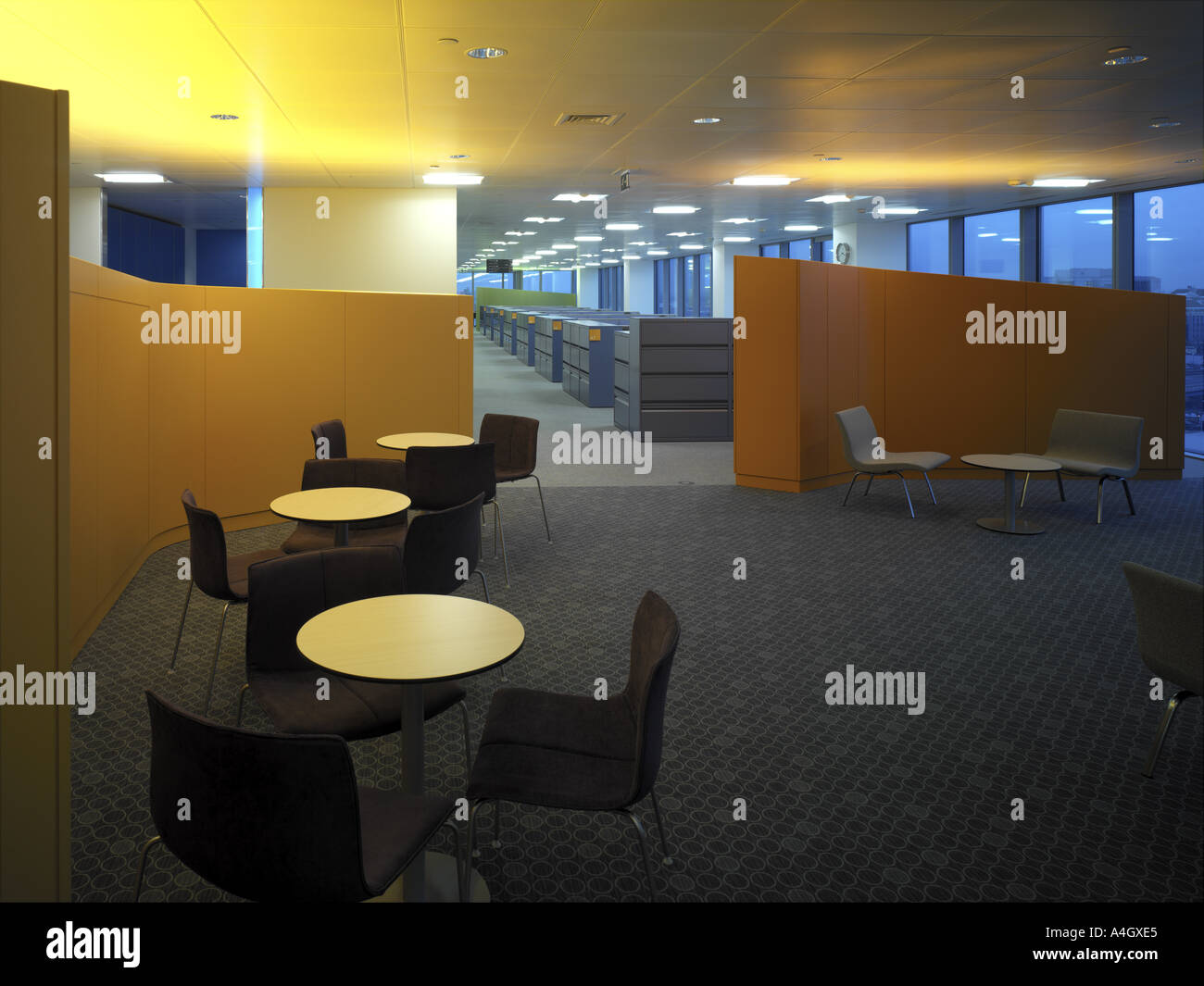 Barclays canary wharf interior hi-res stock photography and images - Alamy