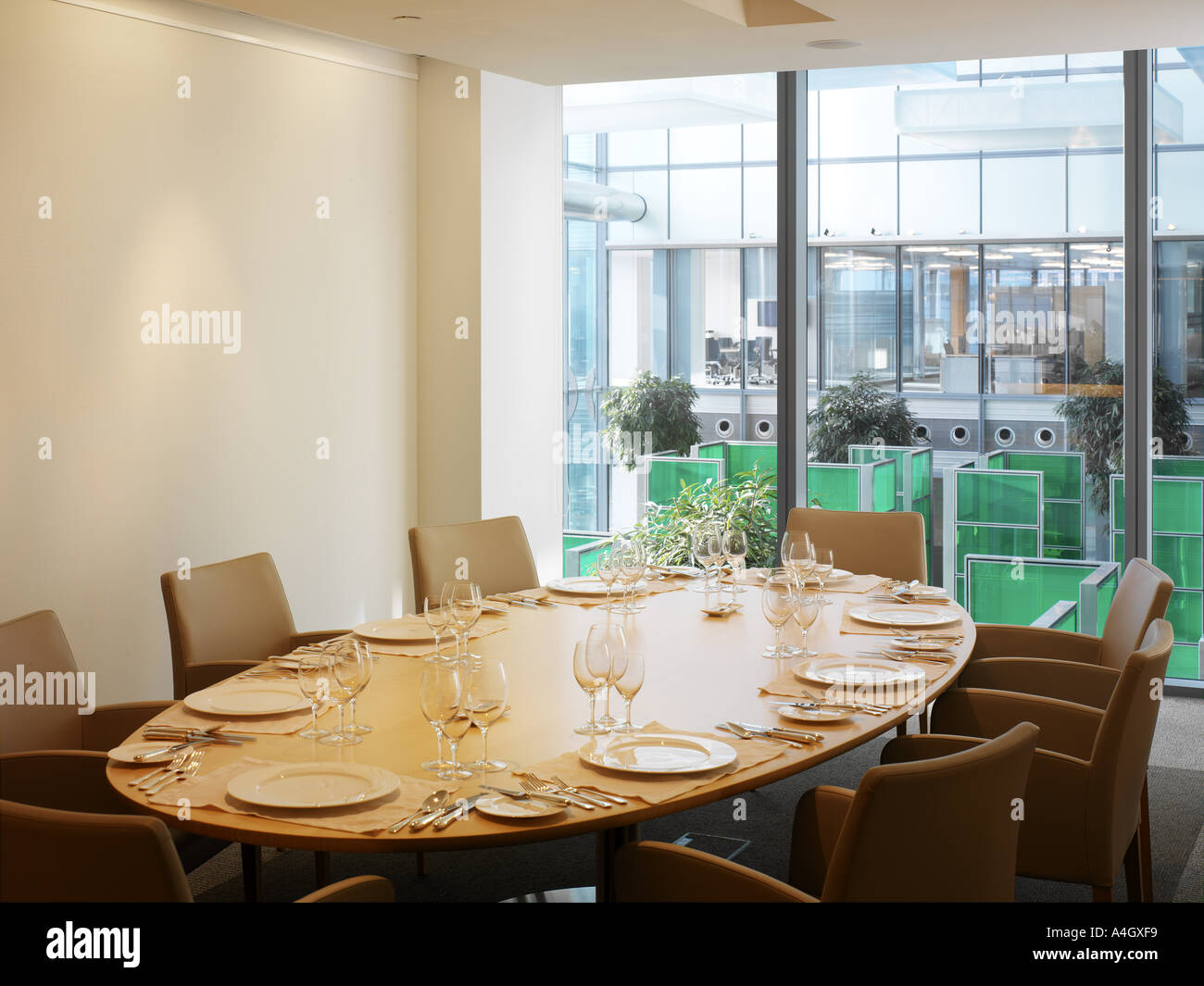 Barclays canary wharf room hi-res stock photography and images - Alamy