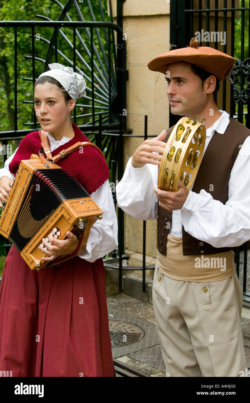 Basque couple playing accordion and tambourine, Our Lady of Begoña Festival, 15 August 06