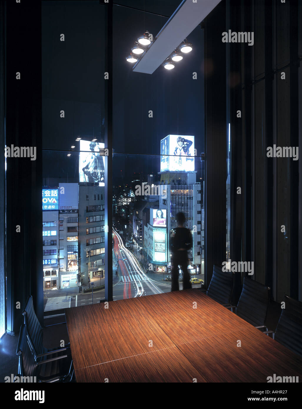 Tokyo - Harajuku: Omotesando- Louis Vuitton, Louis Vuitton …
