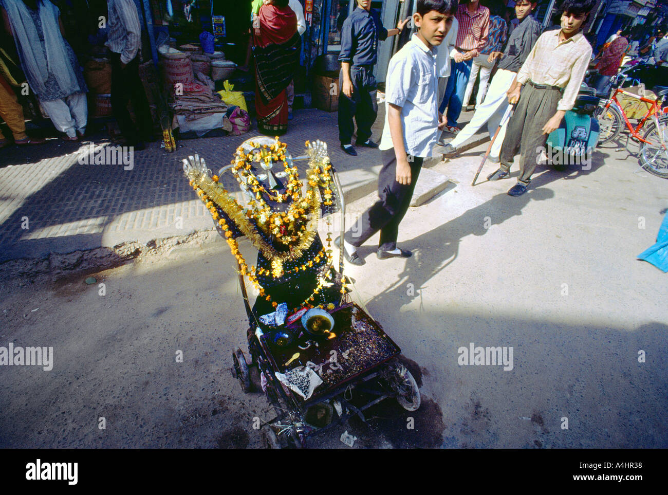 Small hindu shrine street hi-res stock photography and images - Alamy