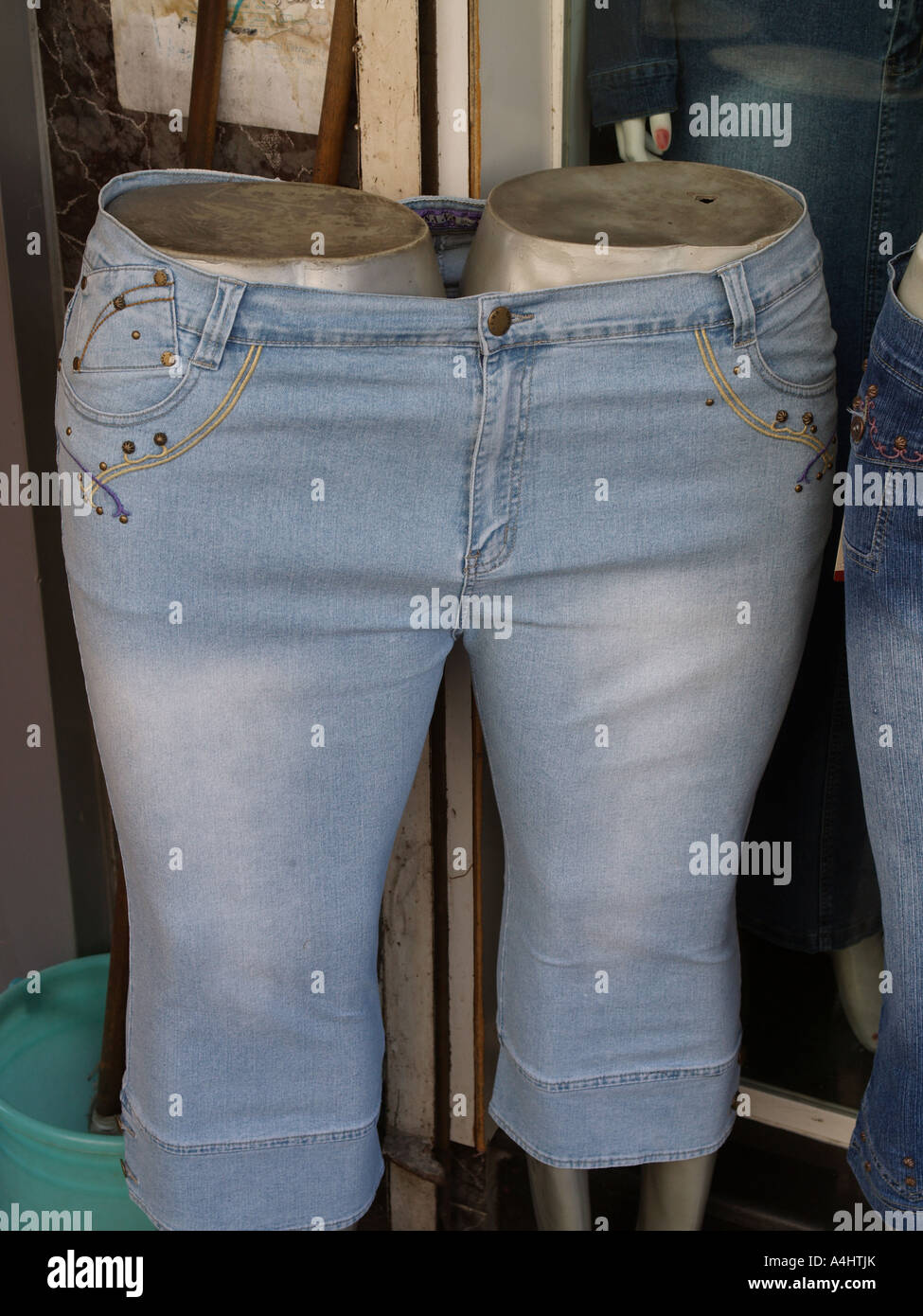 burgemeester amateur Fictief Xxl jeans hi-res stock photography and images - Alamy