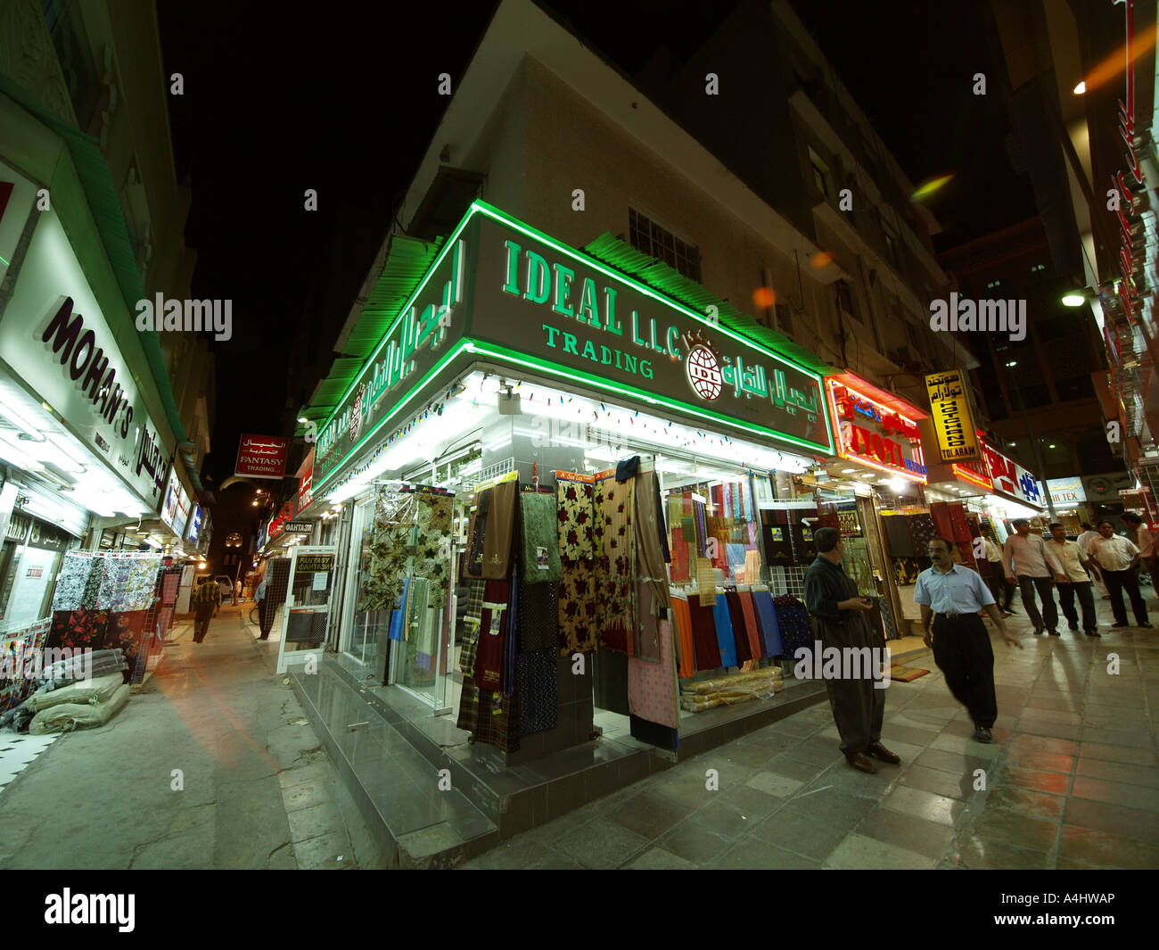Dubai, Bur Dubai, textile souk, textile market Stock Photo Alamy