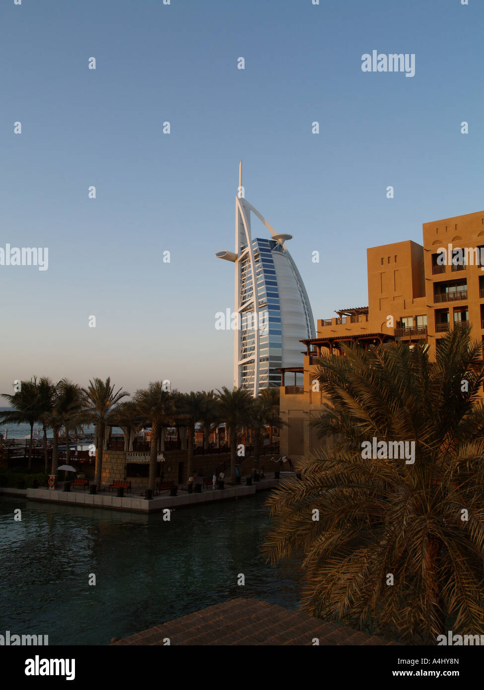 Dubai, Sevenstar-Hotel Burj Al Arab, Madinat Jumeirah Stock Photo - Alamy