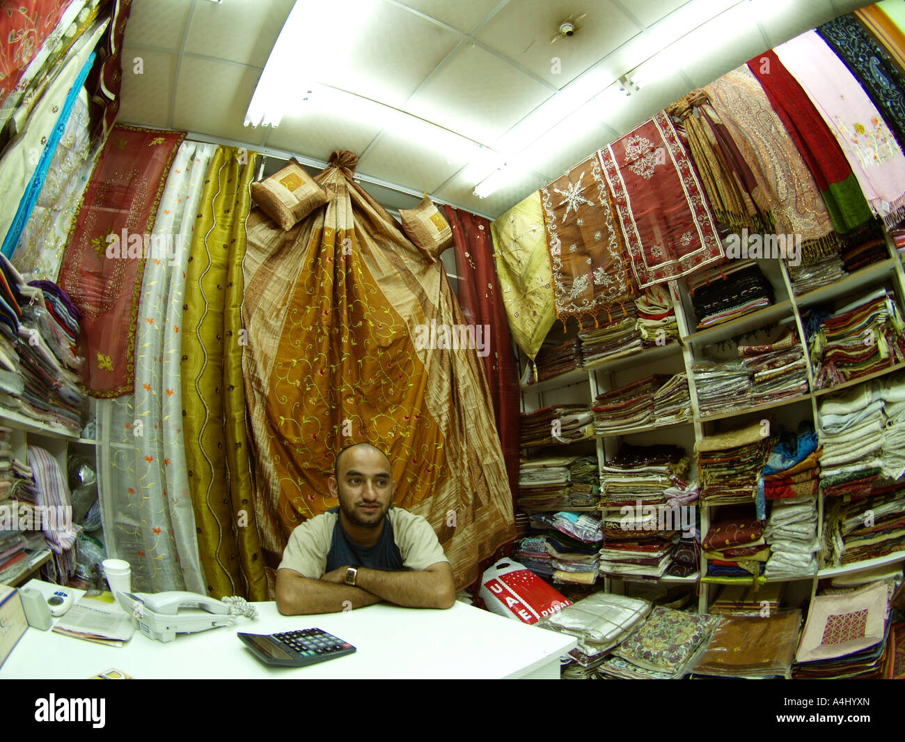 Dubai, Bur Dubai, textile souk, textile market Stock Photo Alamy