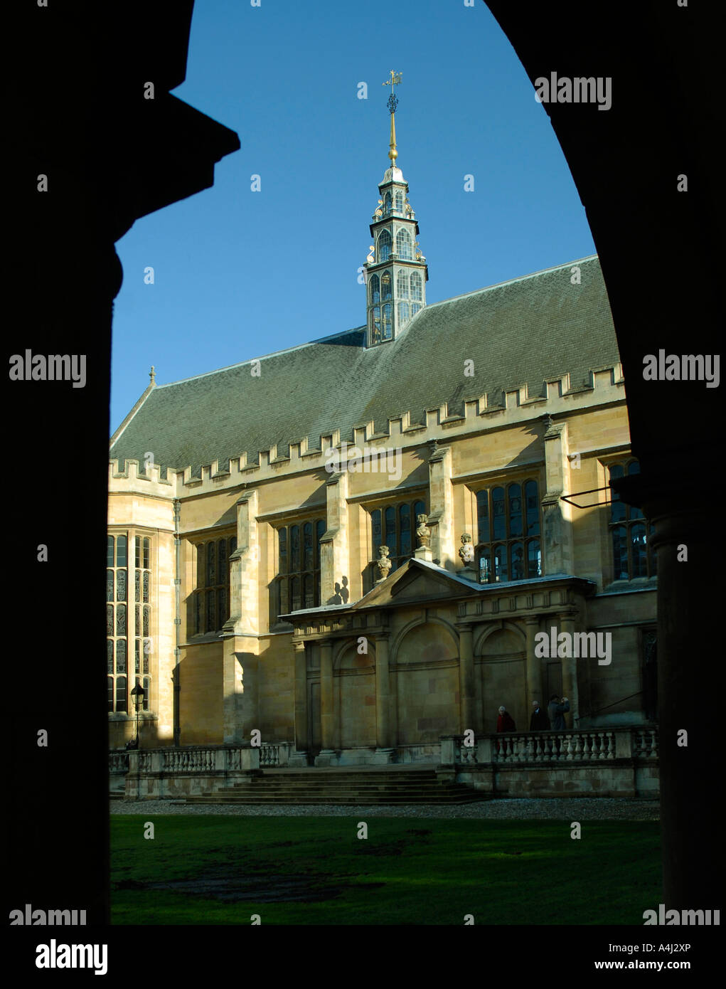 Trinity College dining hall as seen from the cloisters of Neville´s Court, Cambridge Stock Photo