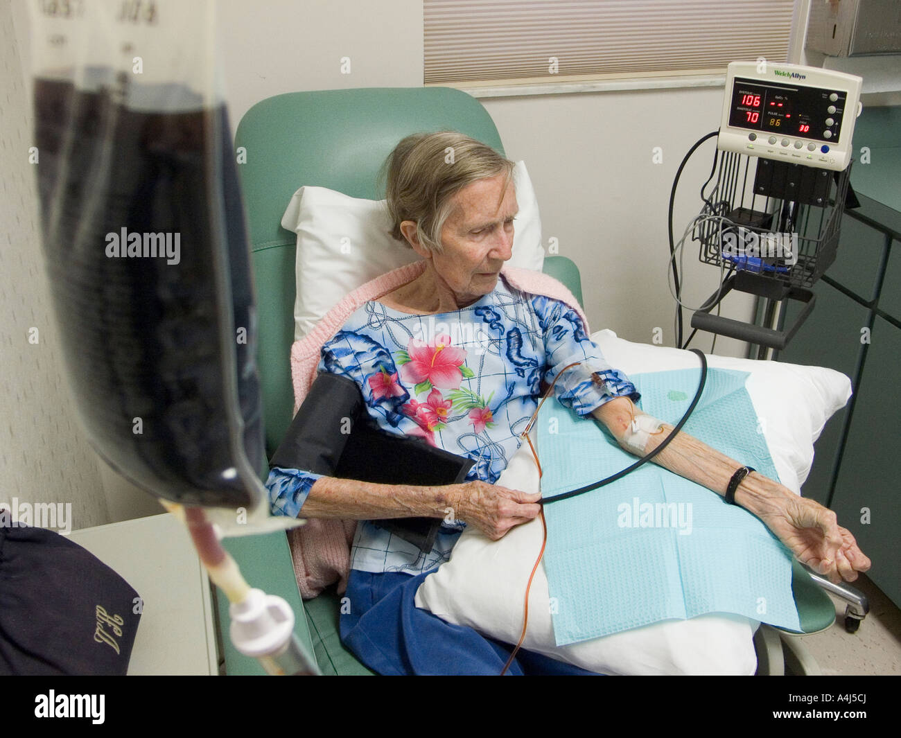 old woman hospital rehab Stock Photo - Alamy
