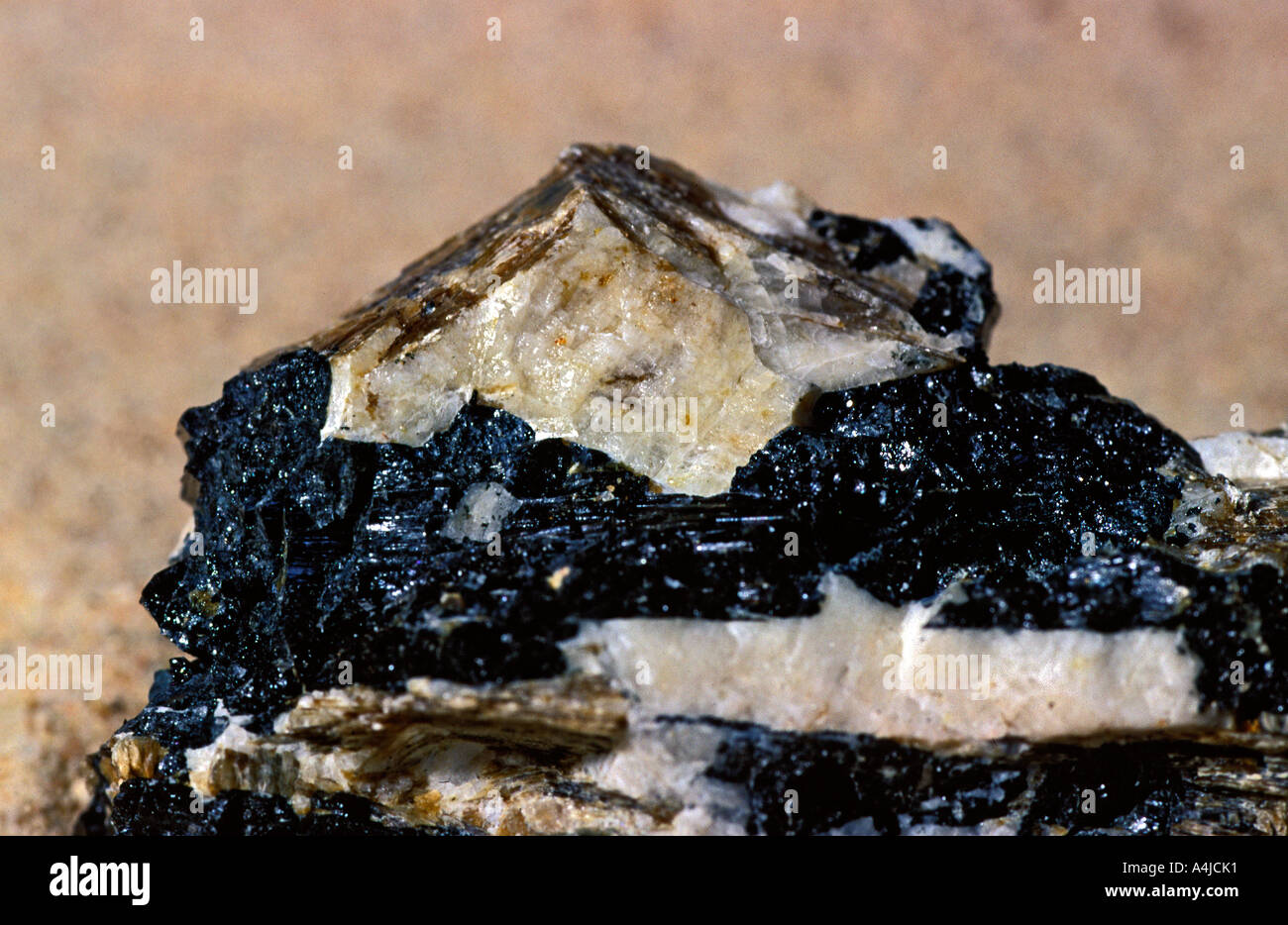 Mineral Turmalin Feldspat Finnland Stock Photo