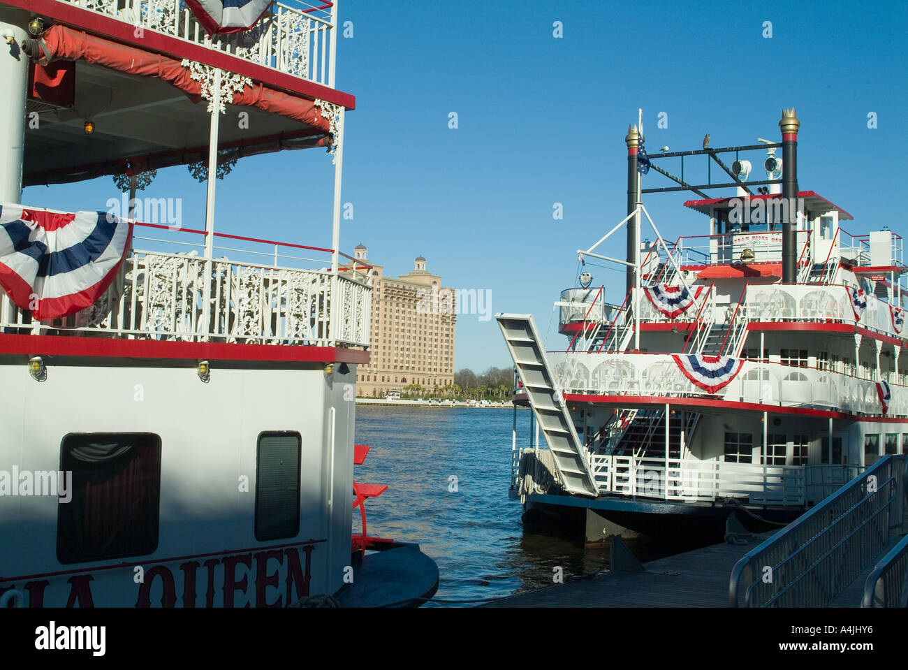 Paddle steamers hires stock photography and images Alamy