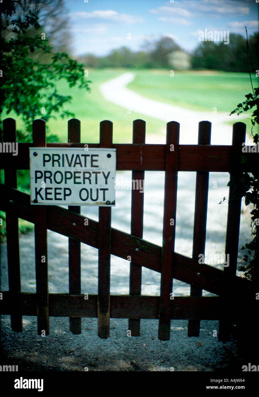 sign on gate private property keep out leading on to path Stock Photo