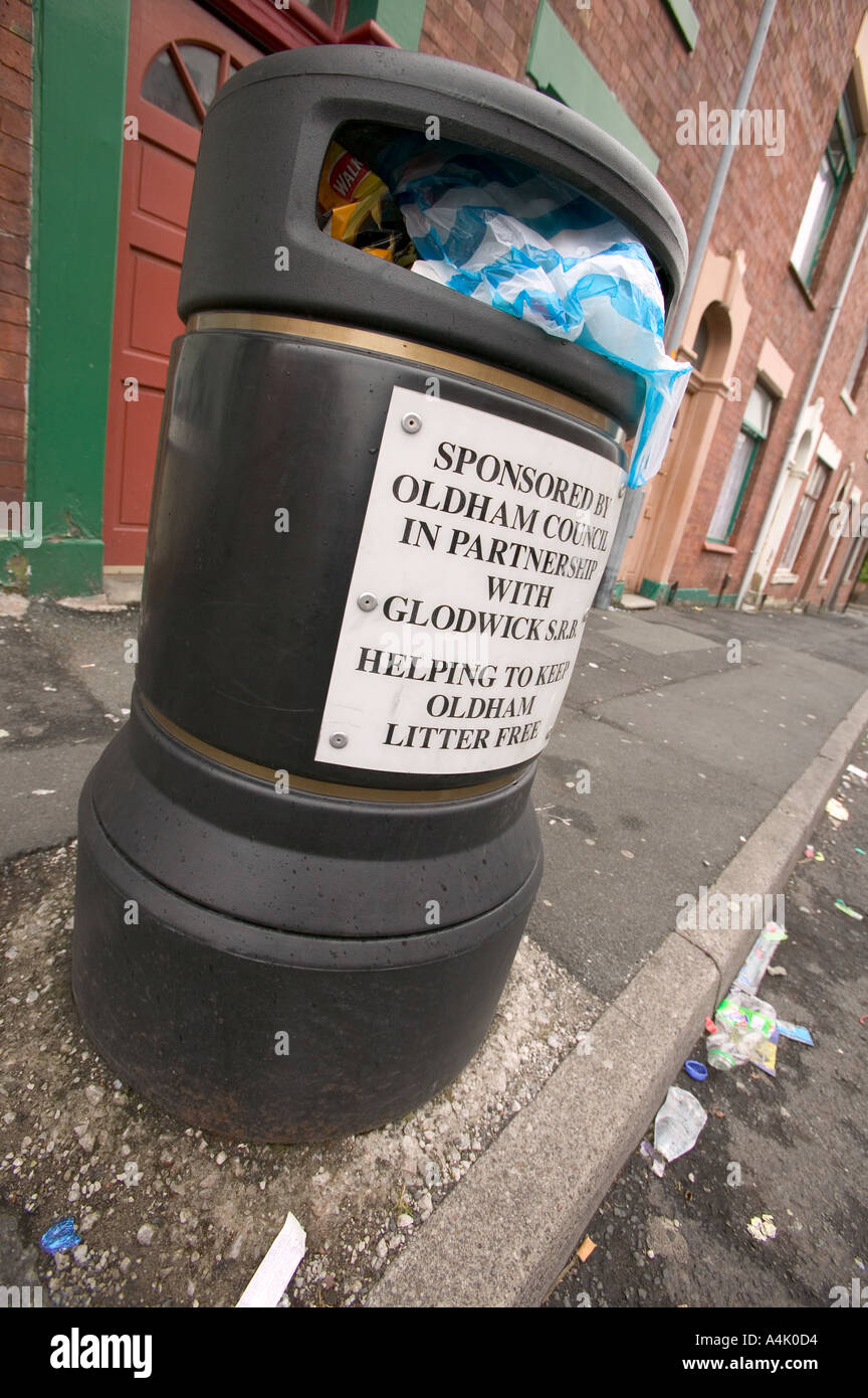 Rubbish bin in Glodwick Oldham Stock Photo Alamy
