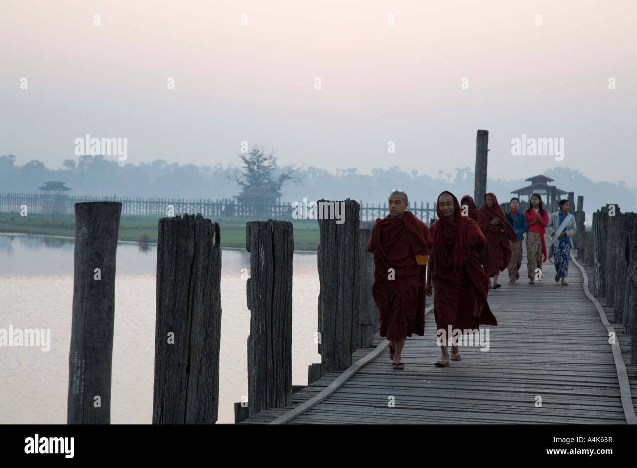 U beins bridge taungthaman lake hi-res stock photography and images - Alamy