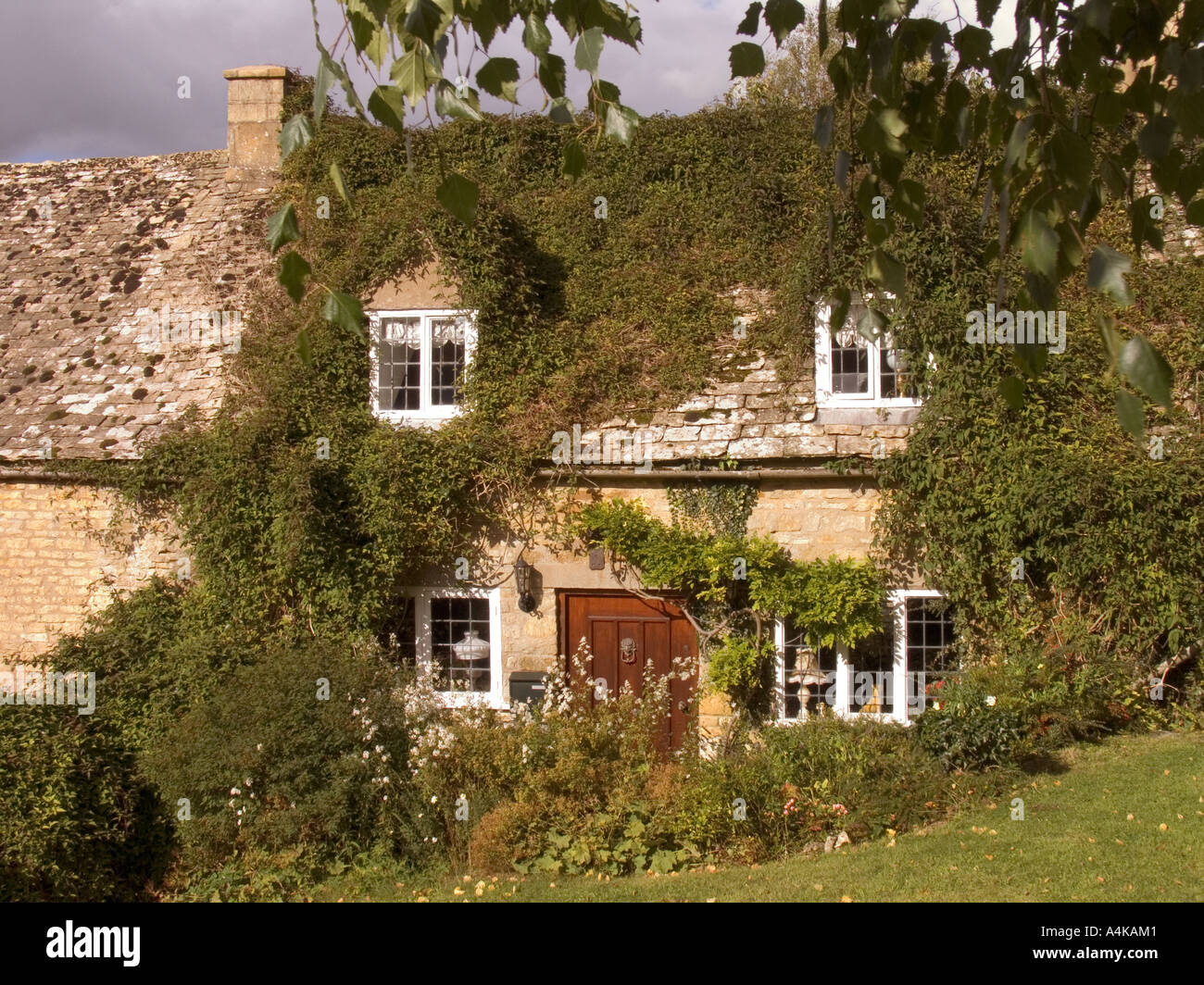 Oxfordshire Burford Cotswold stone country cottage Stock Photo