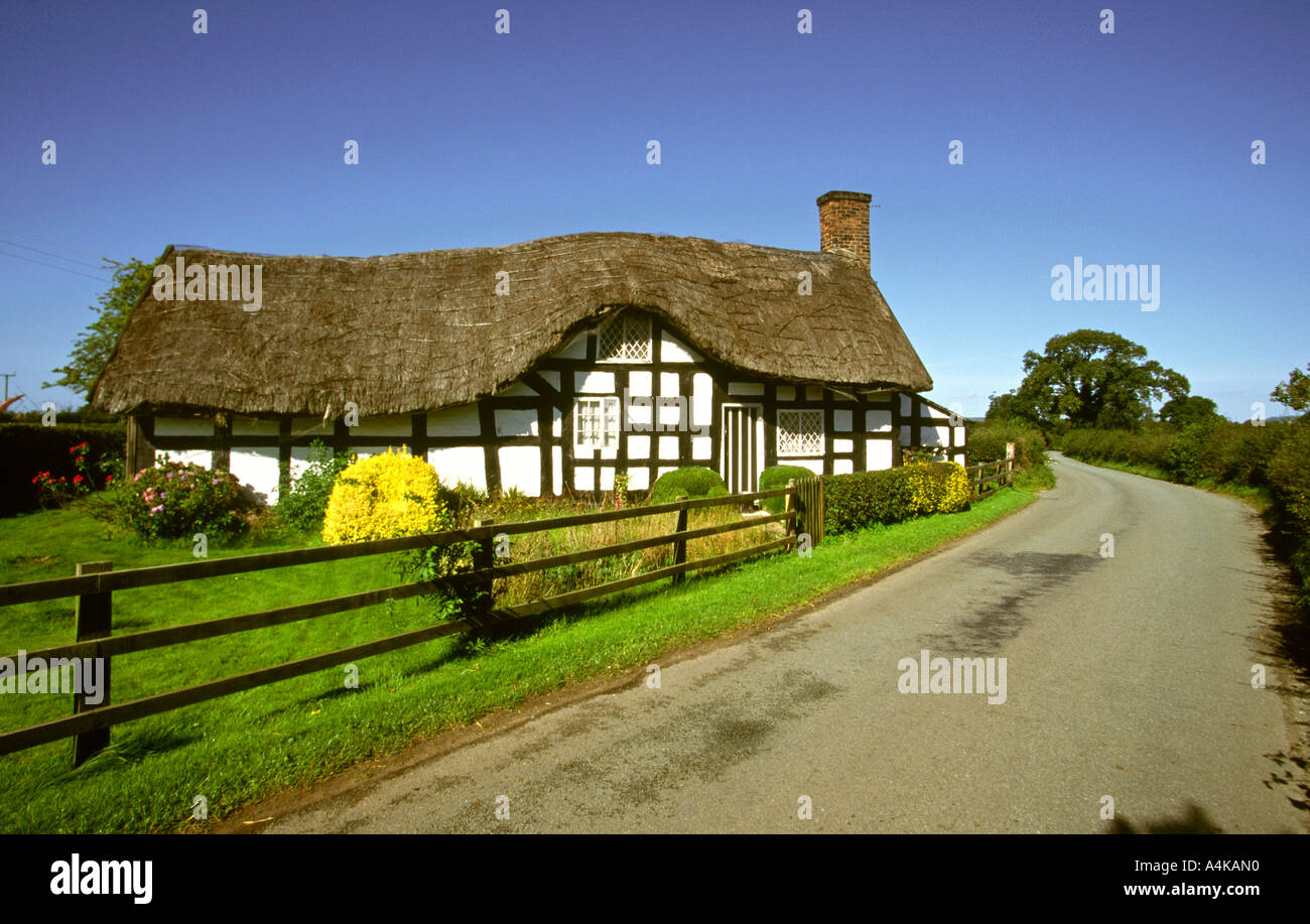 Cheshire Swanwick Green old country cottage Stock Photo Alamy