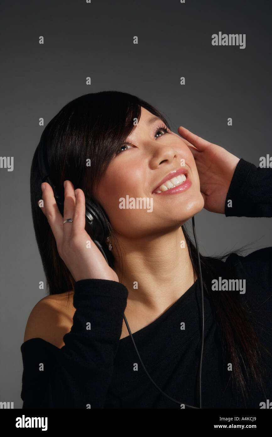 Woman Listener Black woman female listening hi-res stock photography and images - Alamy