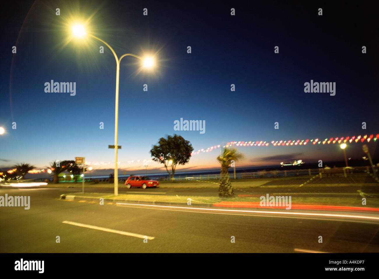 Night shot empty highway road hi-res stock photography and images - Alamy