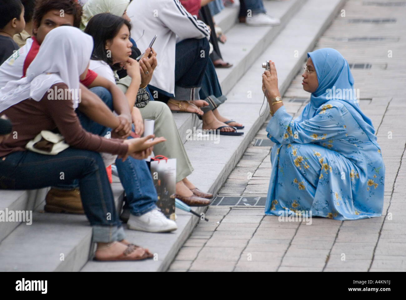 Hijab wearing muslim woman hi-res stock photography and images - Alamy