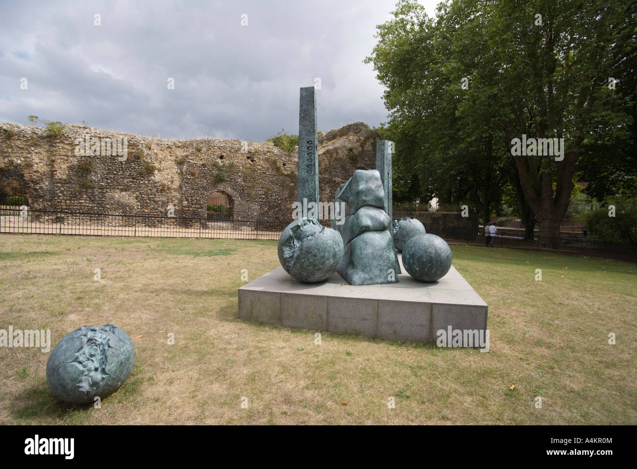 Modern sculpture against Reading Abbey ruins. Forbury Gardens, Reading ,Berkshire, England Stock Photo