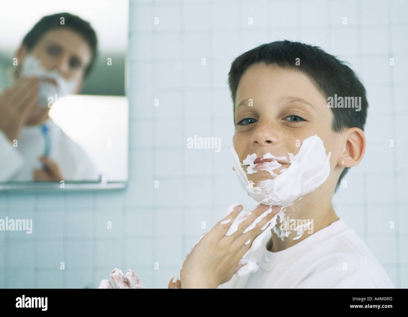 Shaving mirrors hires stock photography and images Alamy