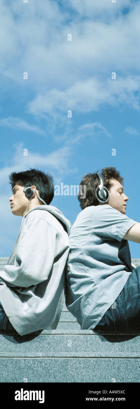 Two men wearing casual hi-res stock photography and images - Alamy