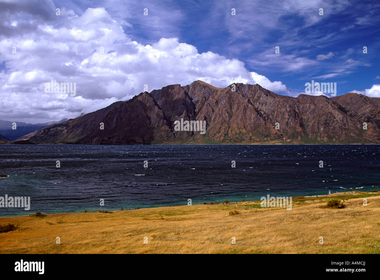 Lake Hawea on New Zealand's south island Stock Photo - Alamy