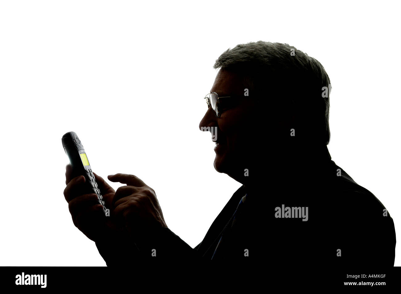 Telefon telefonieren Handy Mobile cellphone Tastatur waehlen Mann Stock Photo