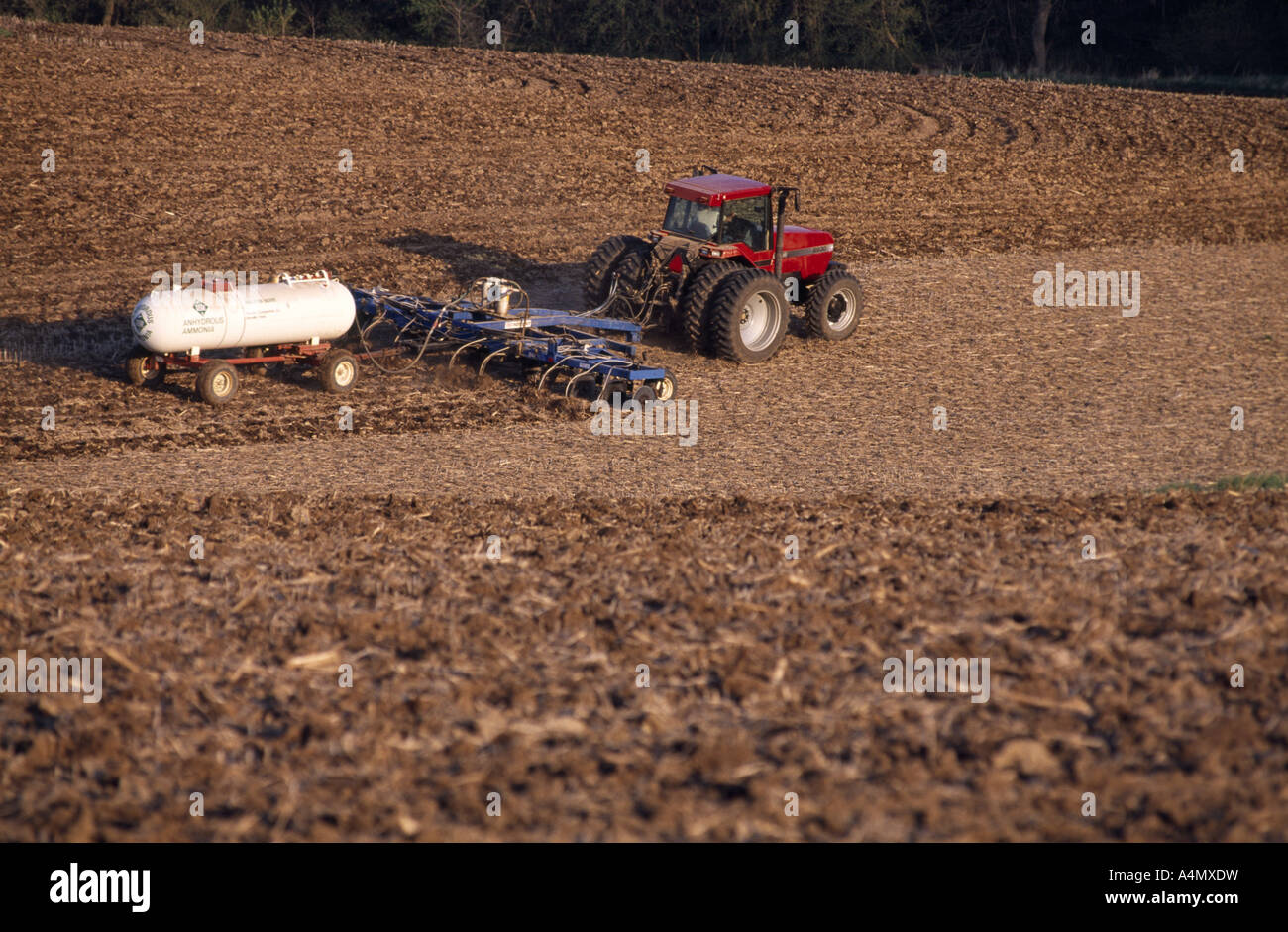 APPLYING NITROGEN FERTILIZER TO SOYBEAN GROUND ROTATING TO CORN NEXT SEASON; ANHYDROUS AMMONIA