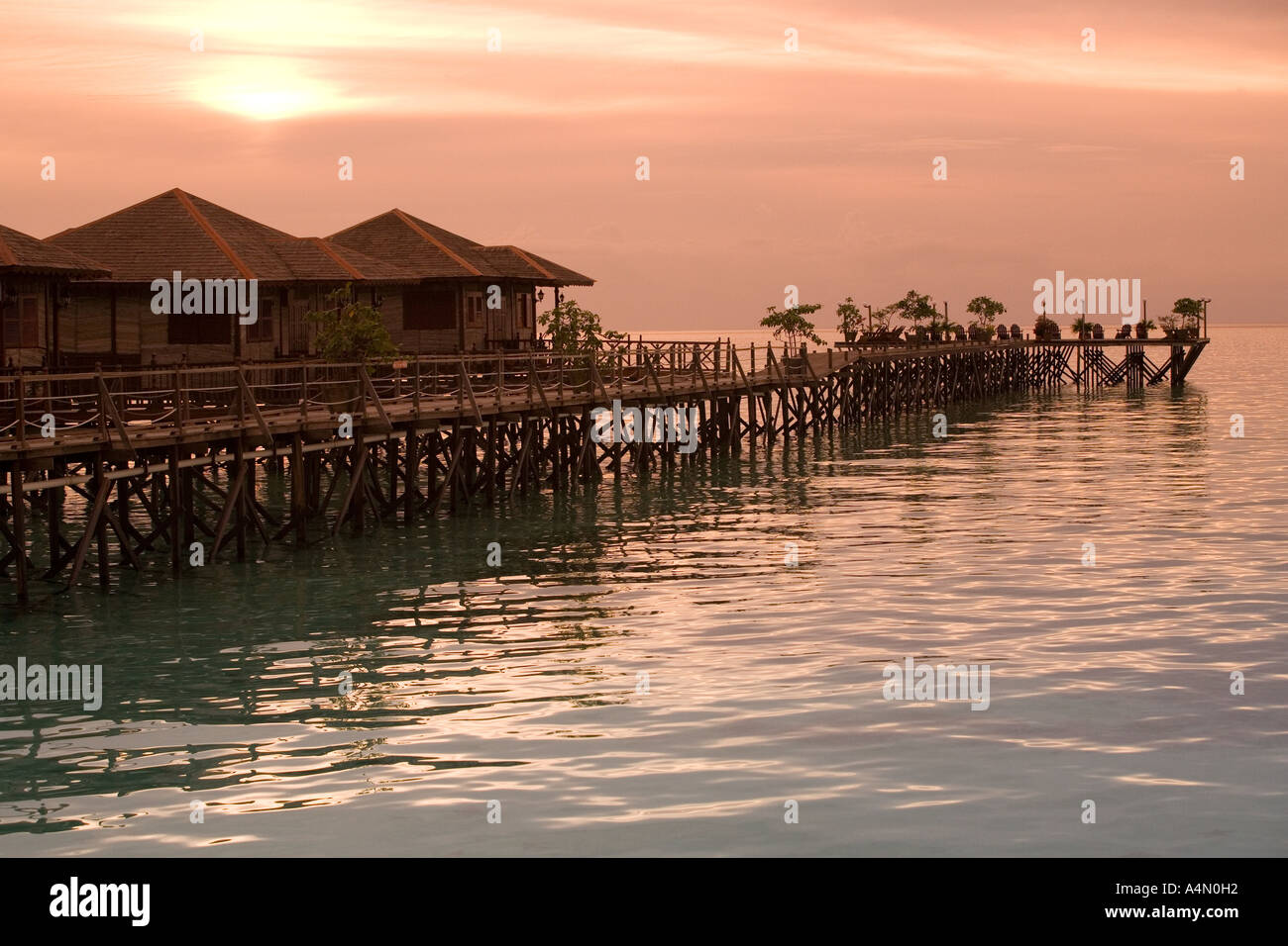 Malaysia Borneo Sabah Semporna Sipadan Kapalai Resort floating hotel sunset Stock Photo