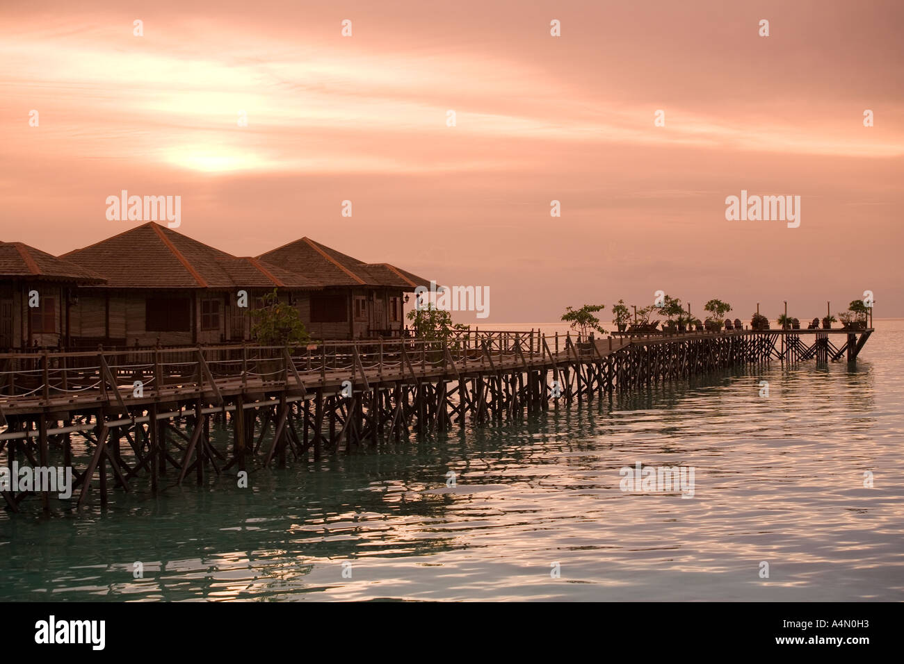 Malaysia Borneo Sabah Semporna Sipadan Kapalai Resort floating hotel sunset Stock Photo