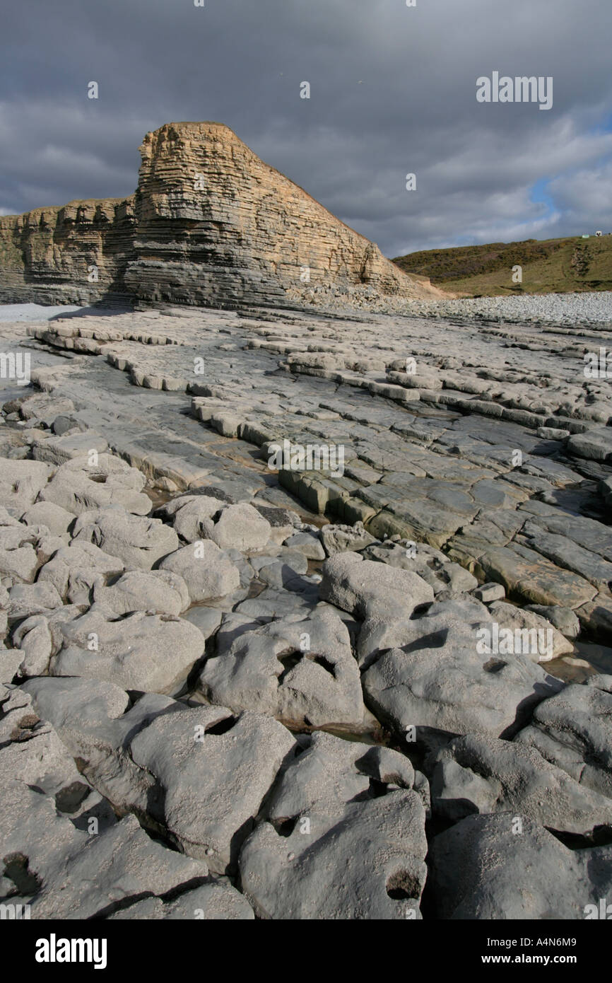 nash point coastline limestone pavement cliff strata geology geological formations, fossils, rock pools,glamorgan Heritage Coast south wales uk gb Stock Photo