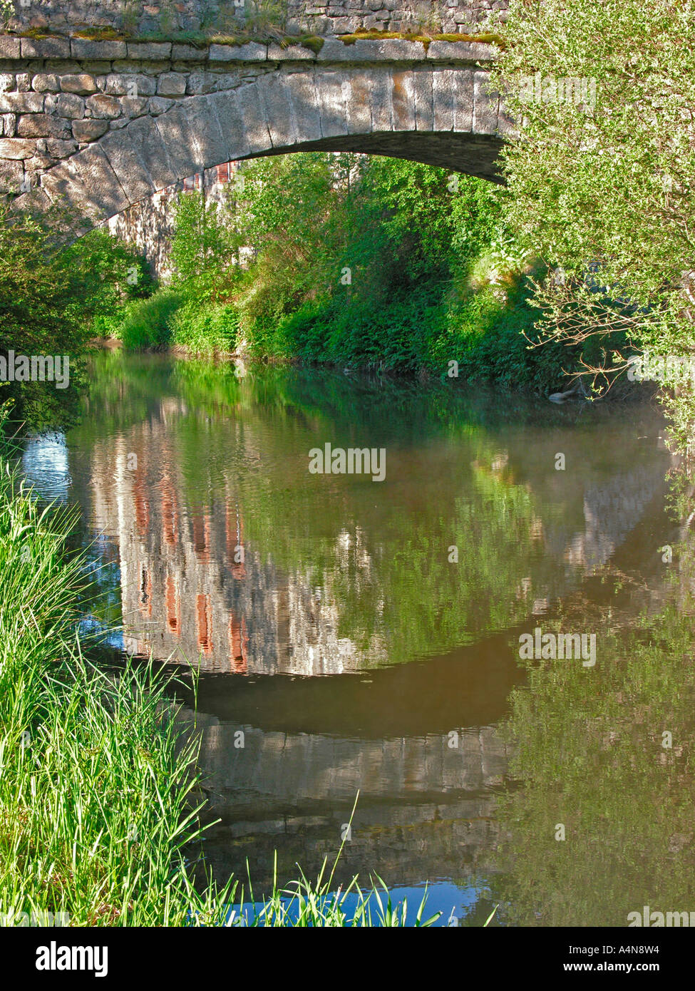 Old stone bridge over water hi-res stock photography and images - Alamy