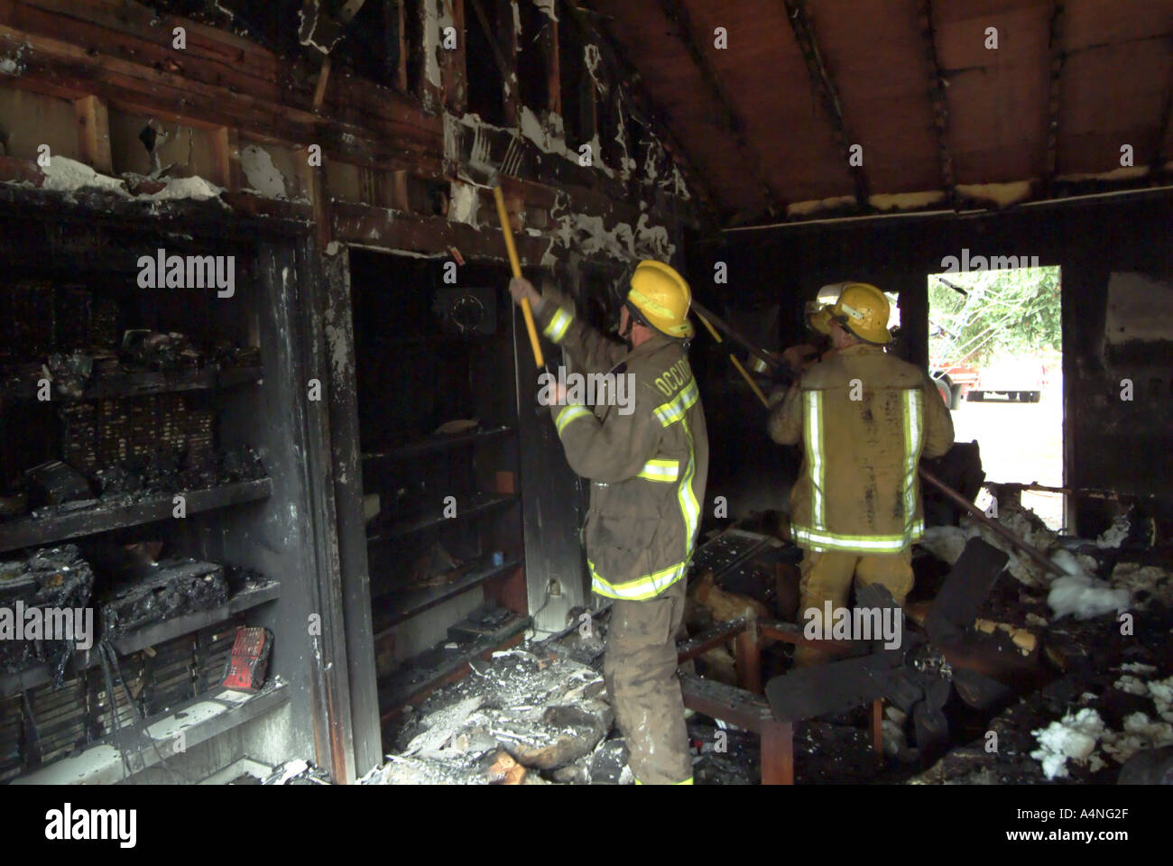 040928 Structure Fire Dupont Road Occidental Fire fighters from several