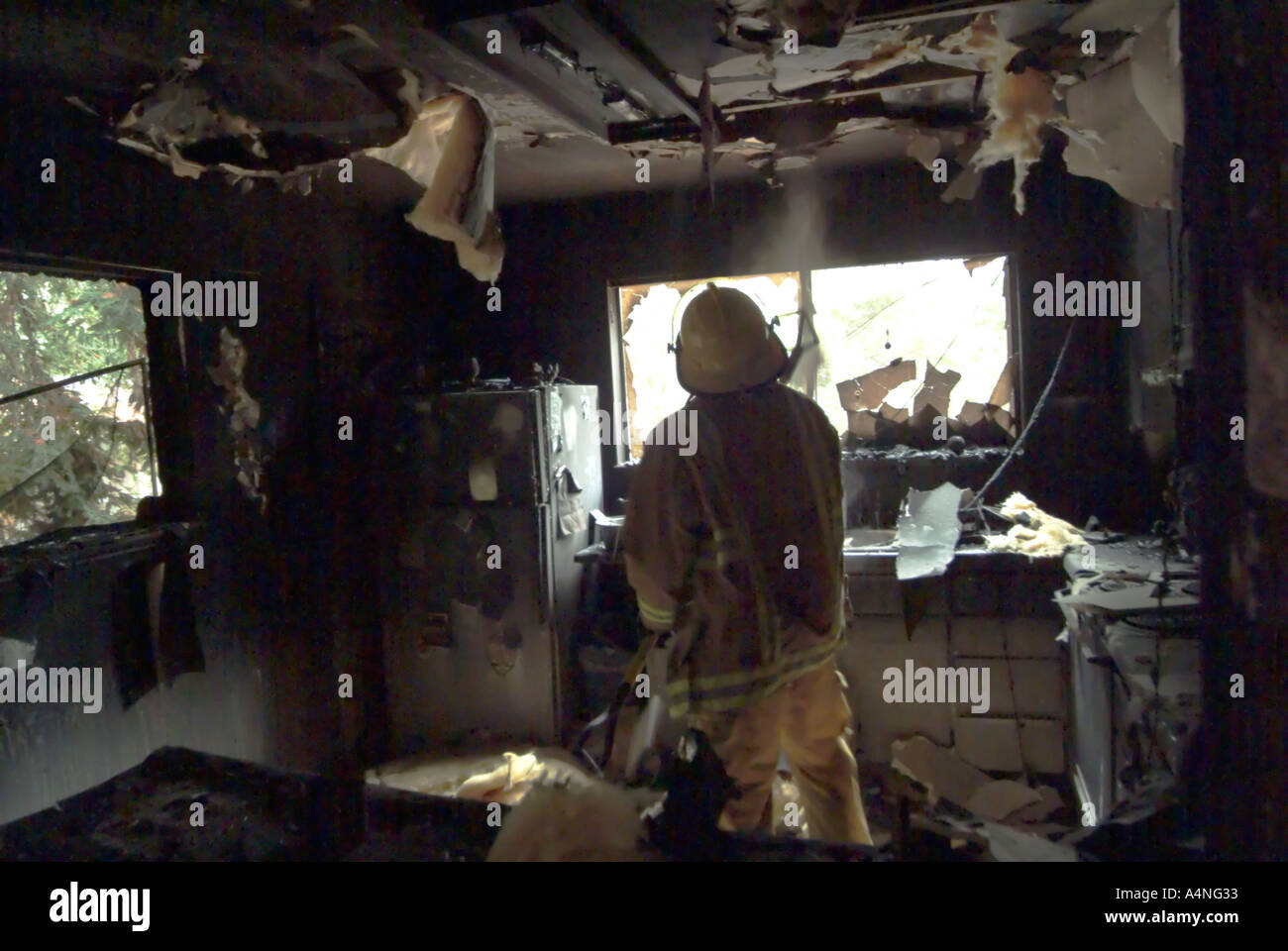 040928 Structure Fire Dupont Road Occidental Fire fighters from several