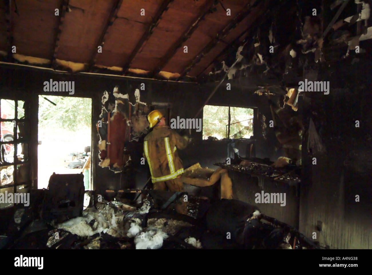 040928 Structure Fire Dupont Road Occidental Fire fighters from several