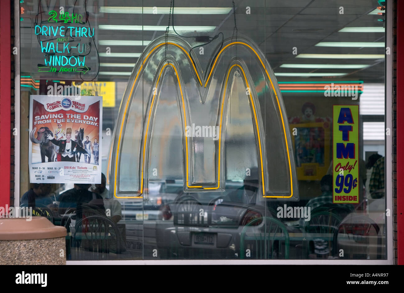 Mcdo Lettering Letter m logo hi-res stock photography and images - Alamy