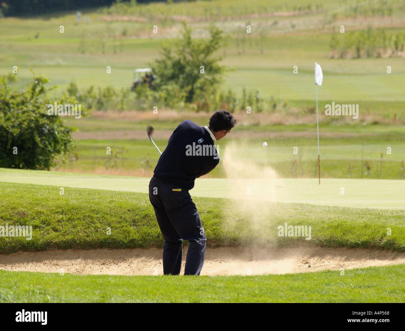 BUNKER SHOT AT THE PGA EUROPRO GOLF TOUR 2004 SPROWSTON MANOR MARRIOTT HOTELS TOUR EVENT SPROWSTON NORWICH NORFOLK EAST ANGLIA Stock Photo