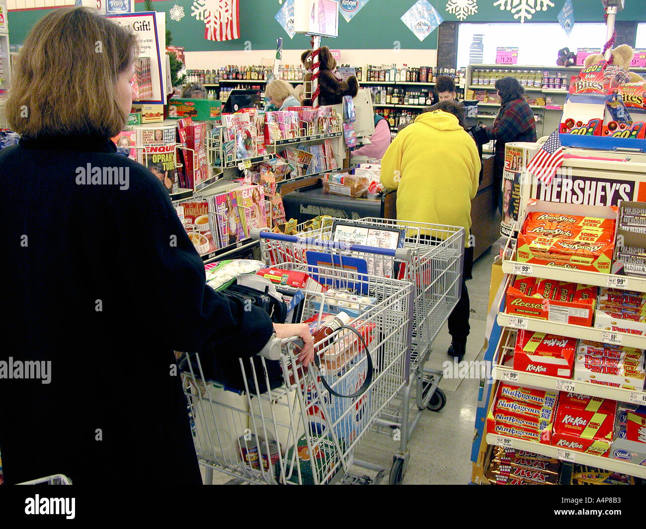 Customers in the check out line of a super market in El Calafate