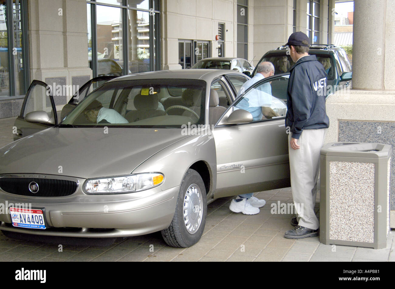 Valet parking at a large hotel Stock Photo Alamy