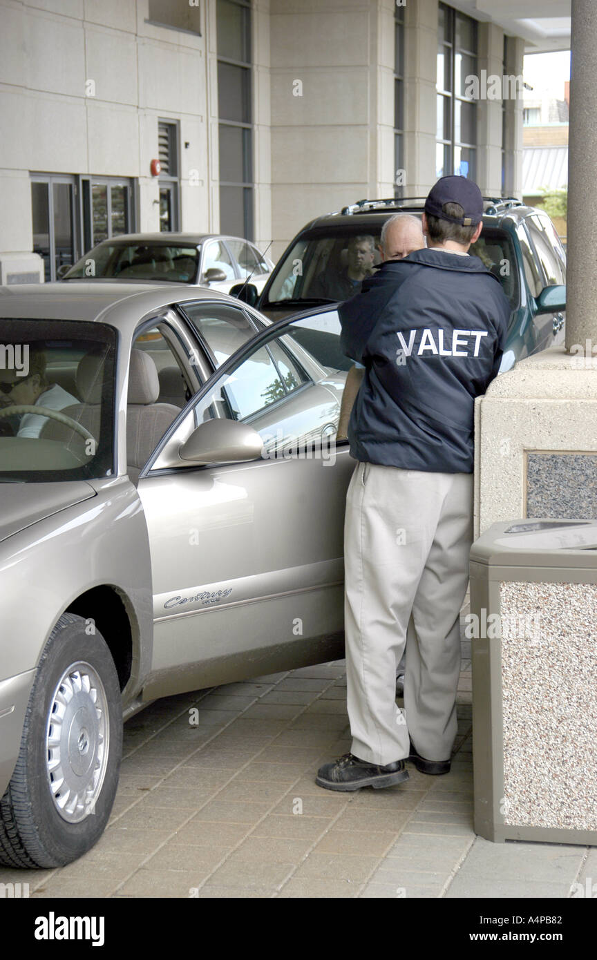 Valet parking at a large hotel Stock Photo Alamy