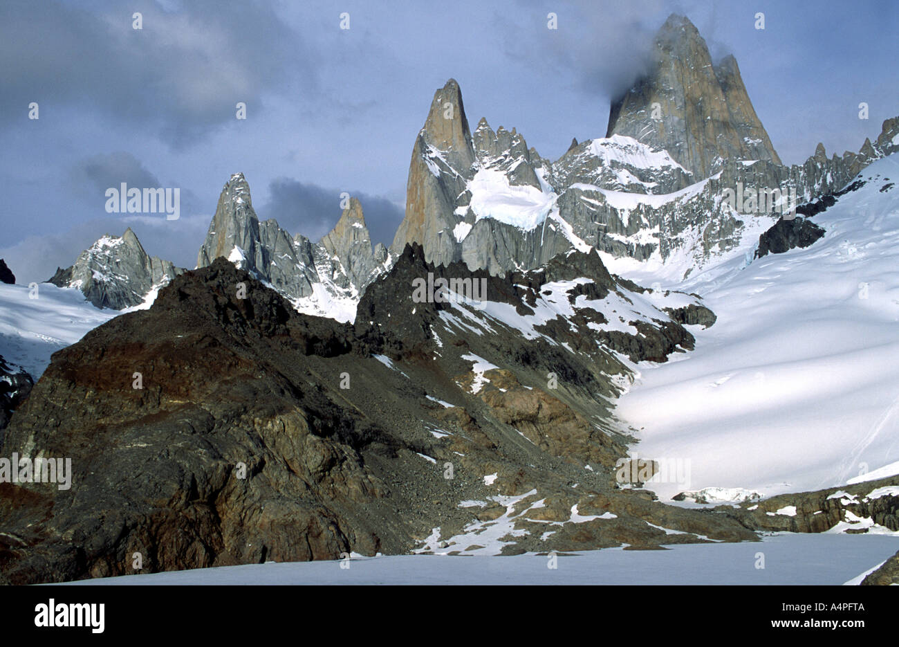 Laguna de los Tres Fitz Roy Mountain Range El Chalten Los Glaciares ...