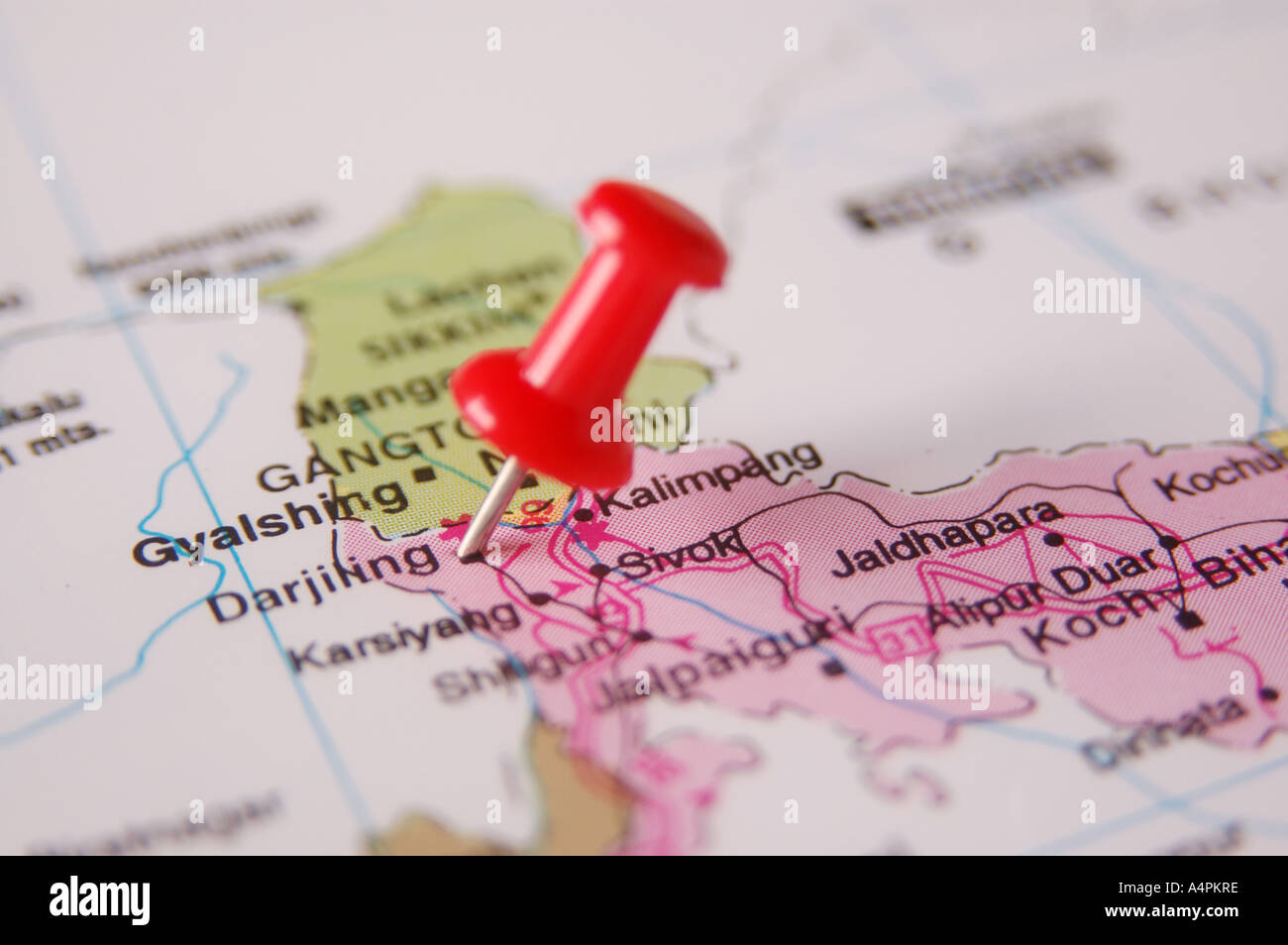 ang77834-map-of-india-spotted-darjeeling-by-red-colored-board-pin-stock