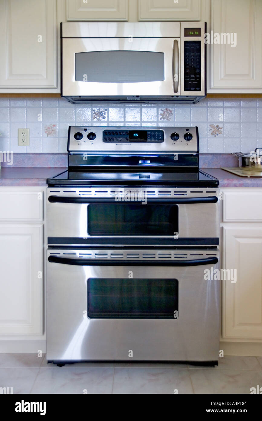 Stove Oven microwave Stock Photo Alamy