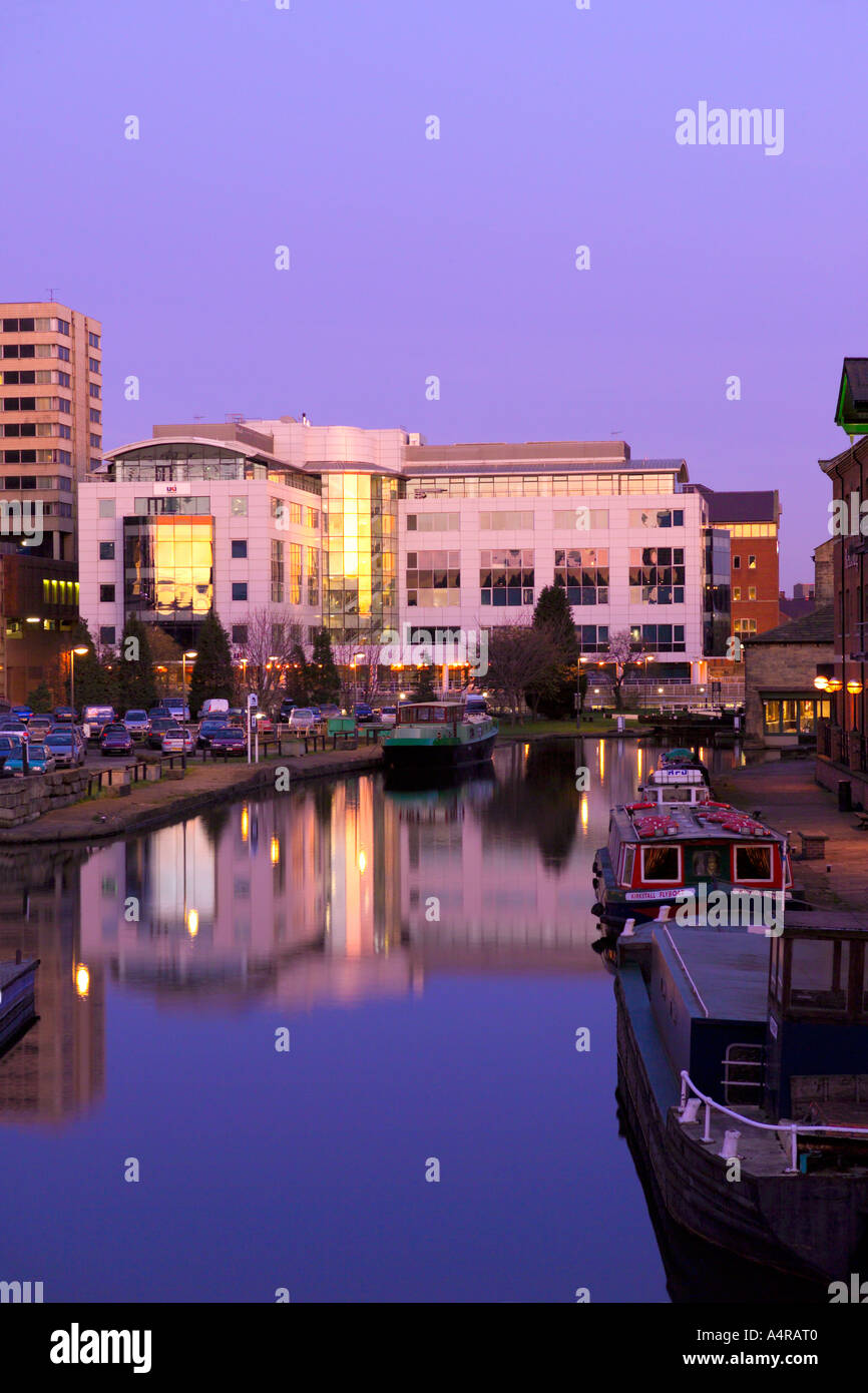 Leeds Liverpool Canal at Granary Wharf at dusk / sunset. Leeds West Yorkshire England UK Stock Photo